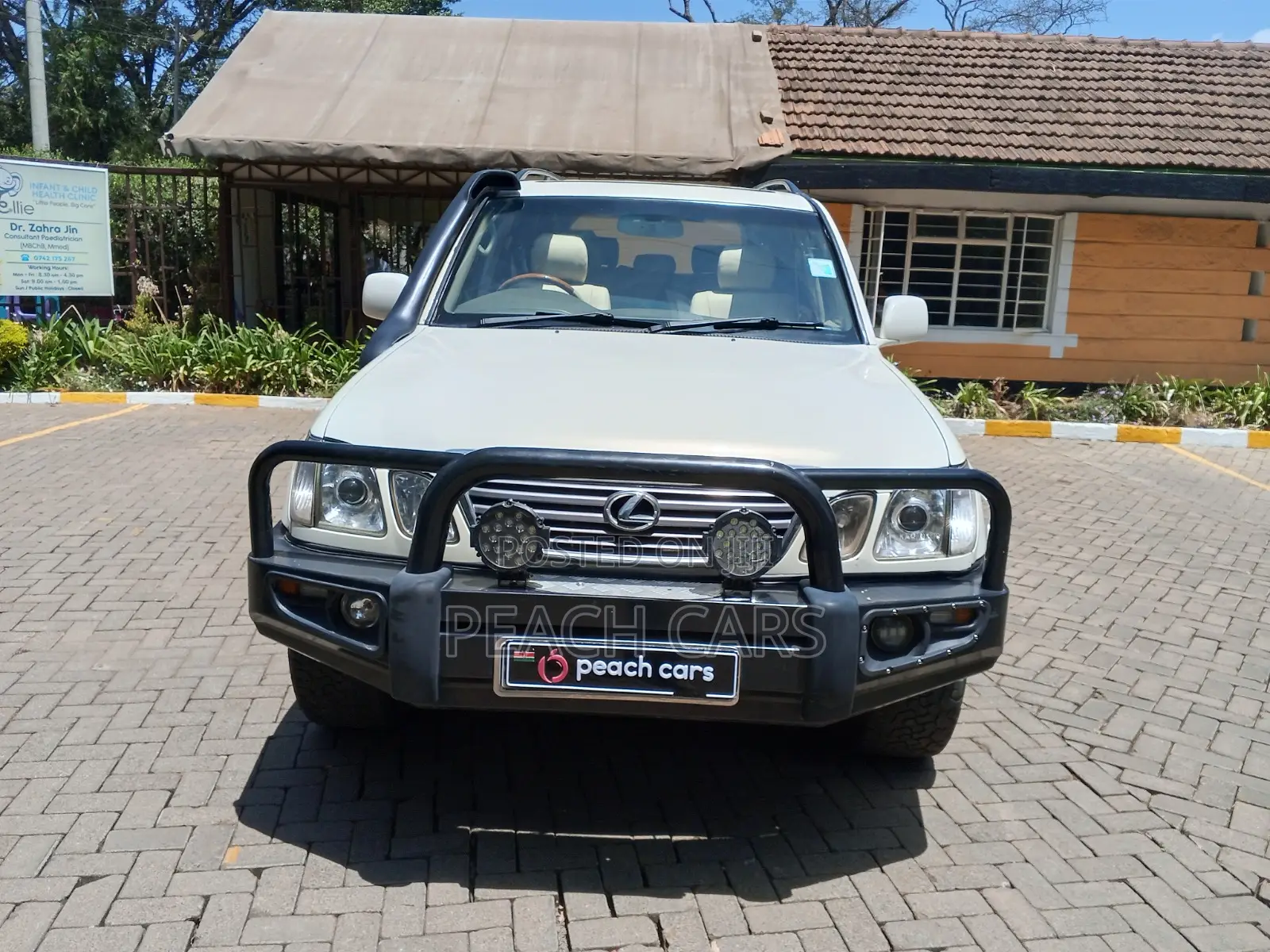 Lexus LX 470 AWD 2000 White
