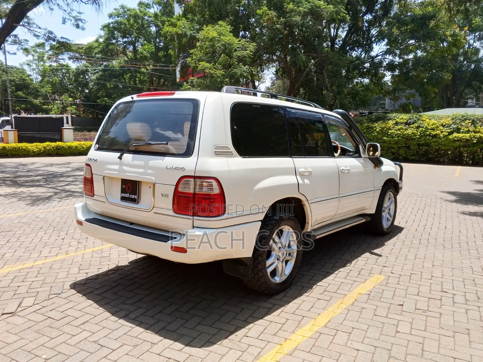 Lexus LX 470 AWD 2000 White