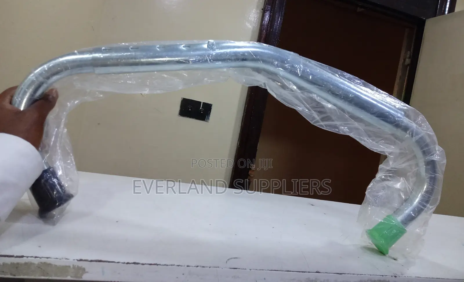 Adjustable Rust Resistant Cow Anti Kick Bar