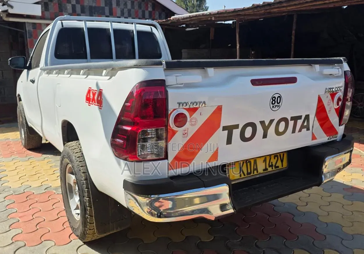 Toyota Hilux 2019 White