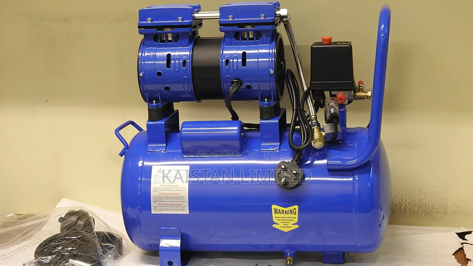 Maxmech Oil-Free Silent Air Compressor 25 Litres | 650w Power