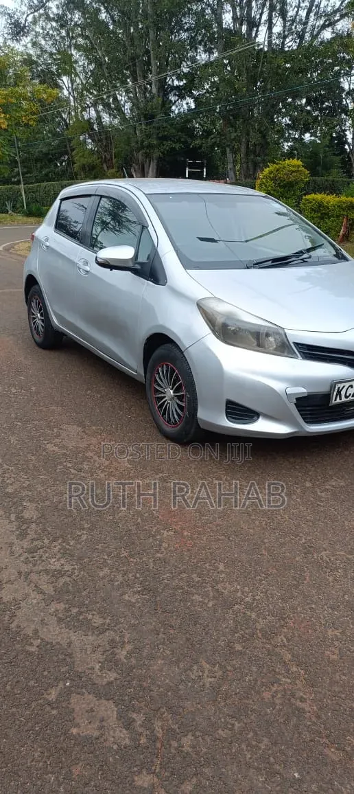 Toyota Vitz 2014 Silver