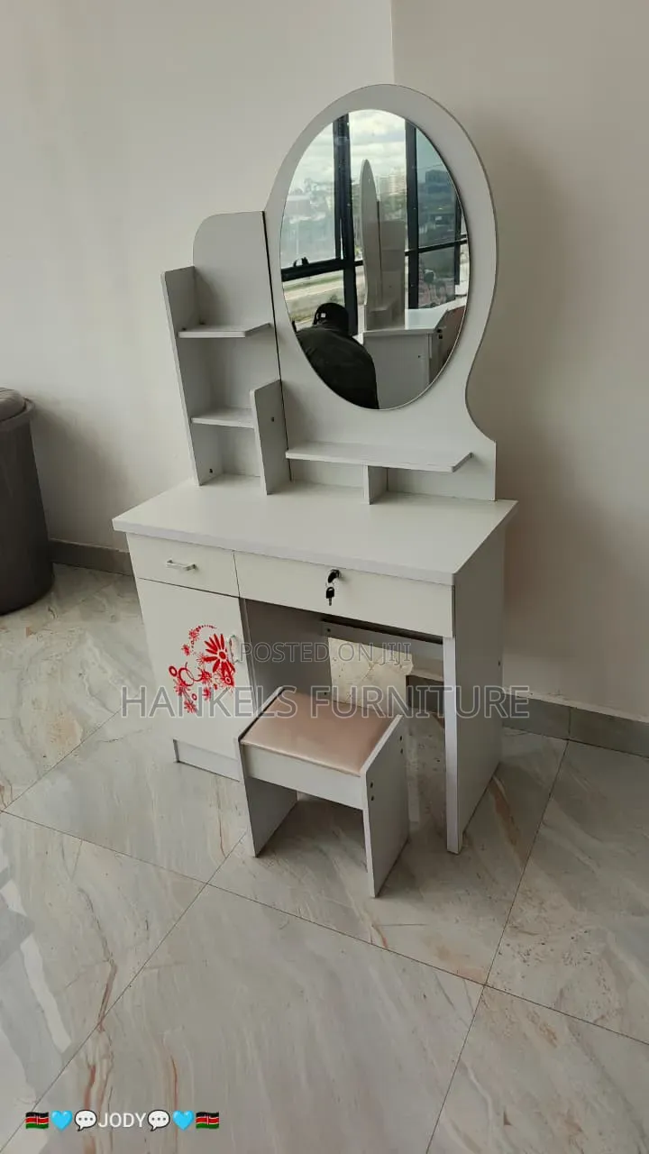 Modern Dressing Table With Mirror