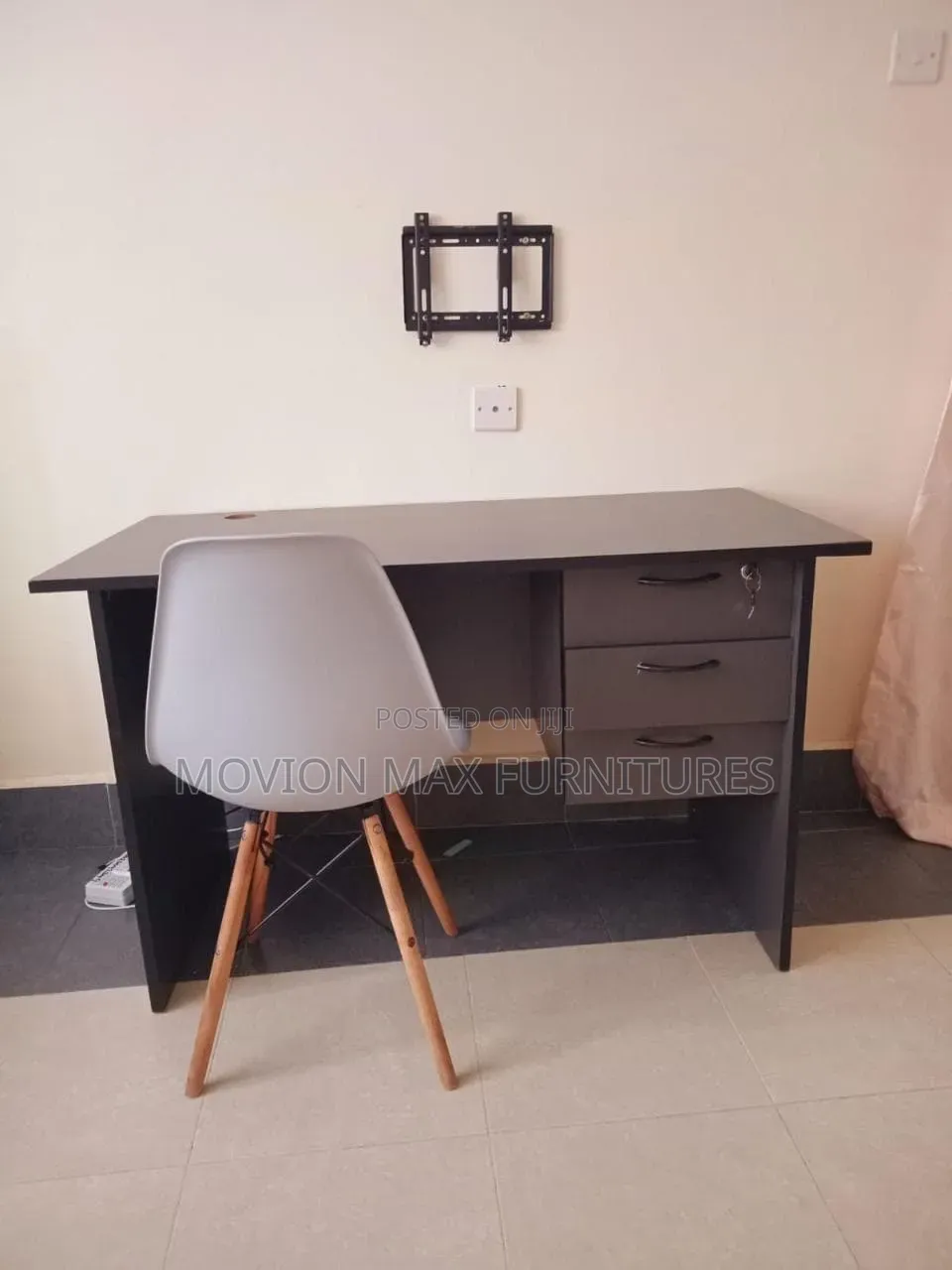 Office Chair With Table