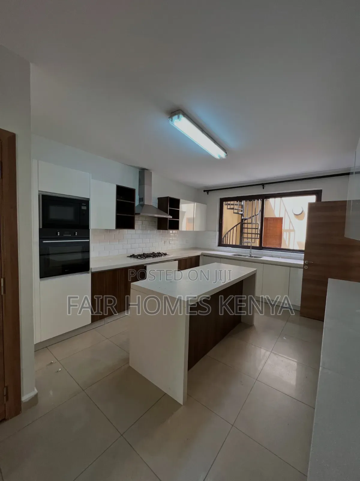 5bdrm Townhouse / Terrace in Njumbi Lane, Muthangari for rent