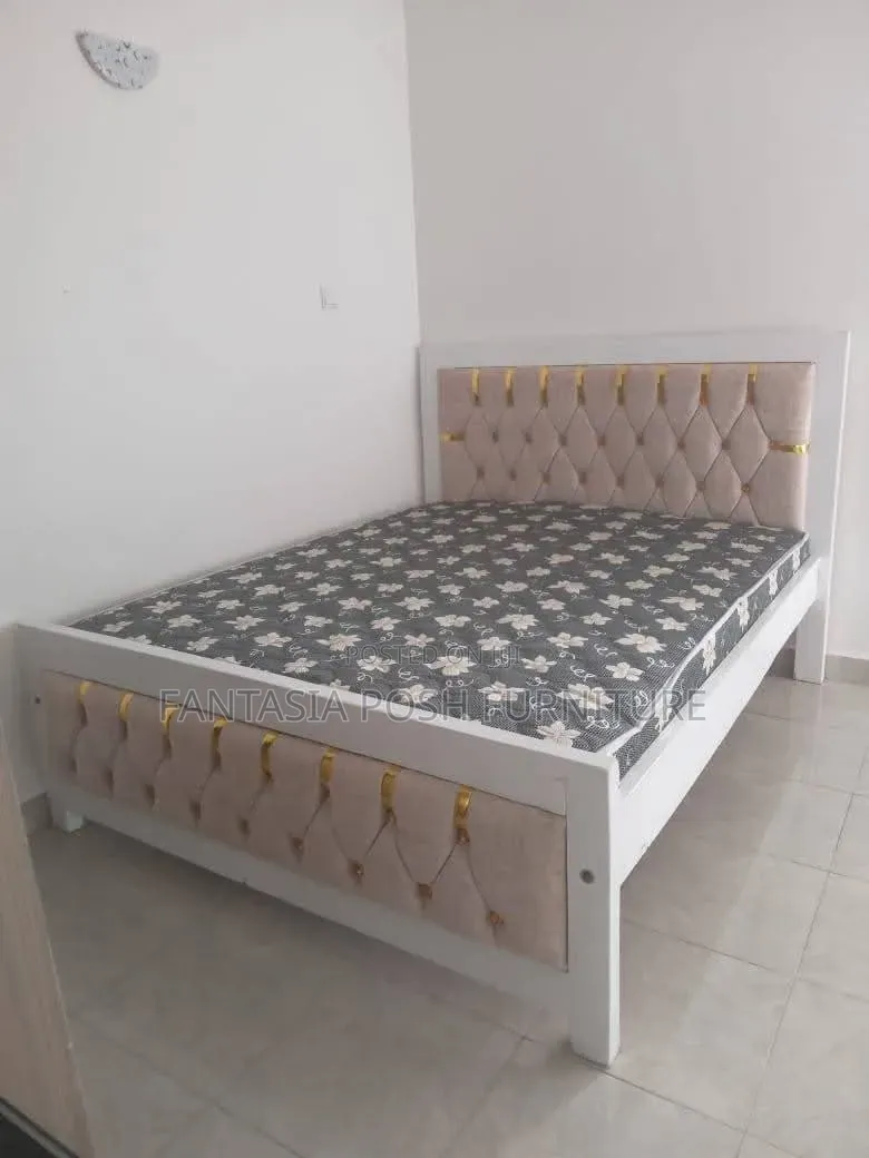 White Mocket Bed Size 5 by 6