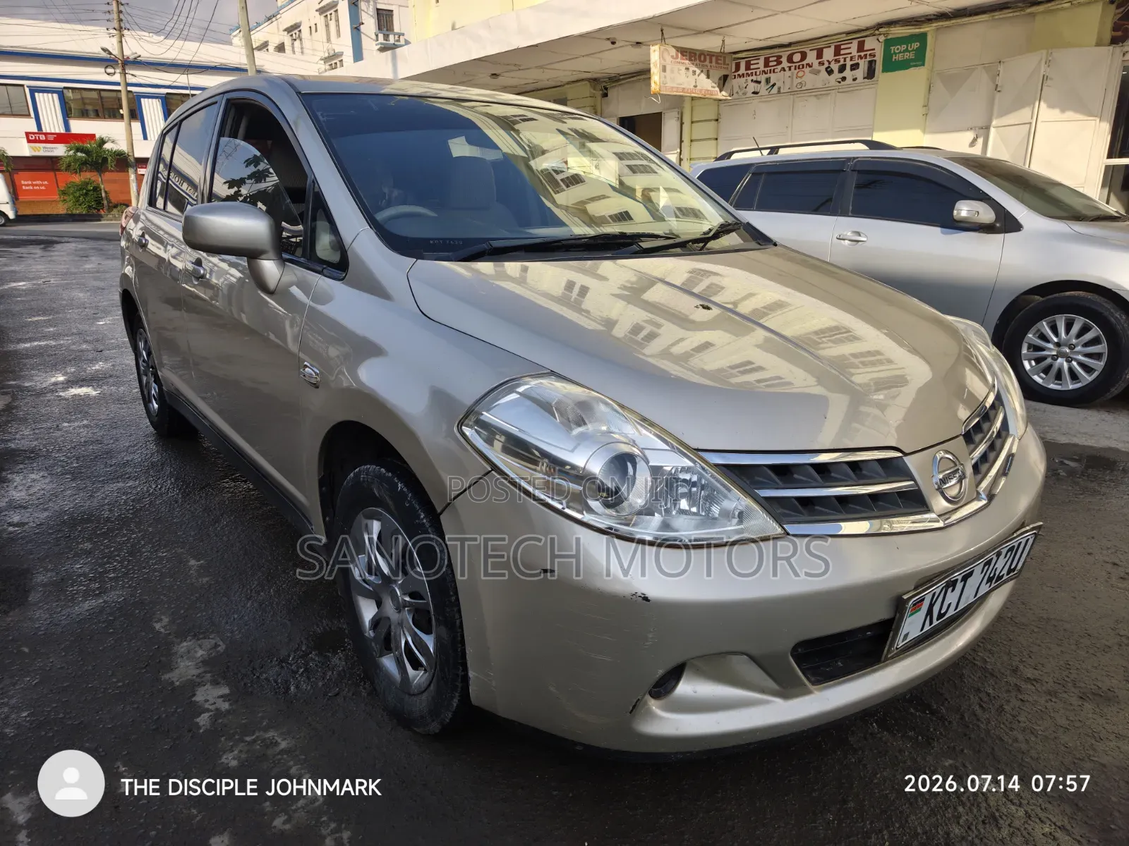 Nissan Tiida 2012 Gold