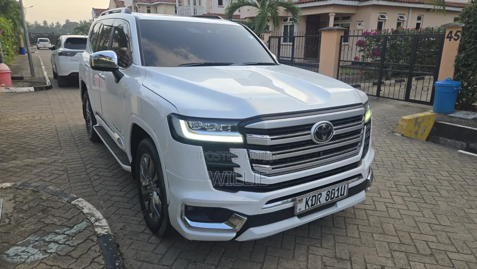 Toyota Land Cruiser 2023 White