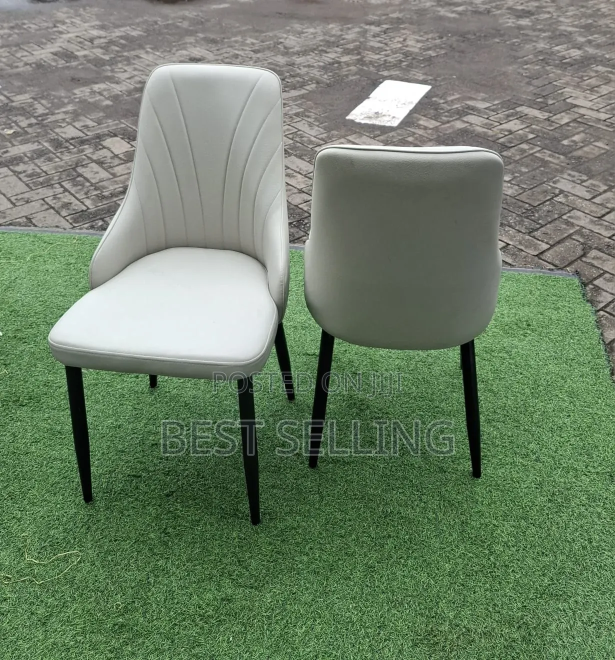 Luxurious Round Dining Set
