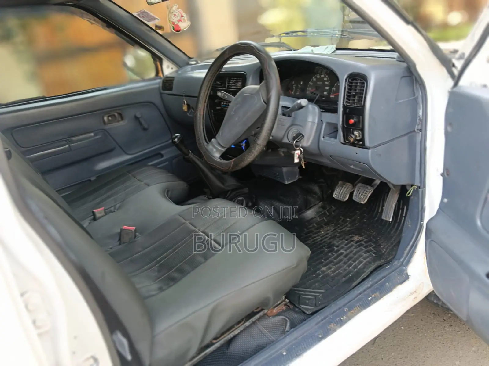Nissan Hardbody 2000 White