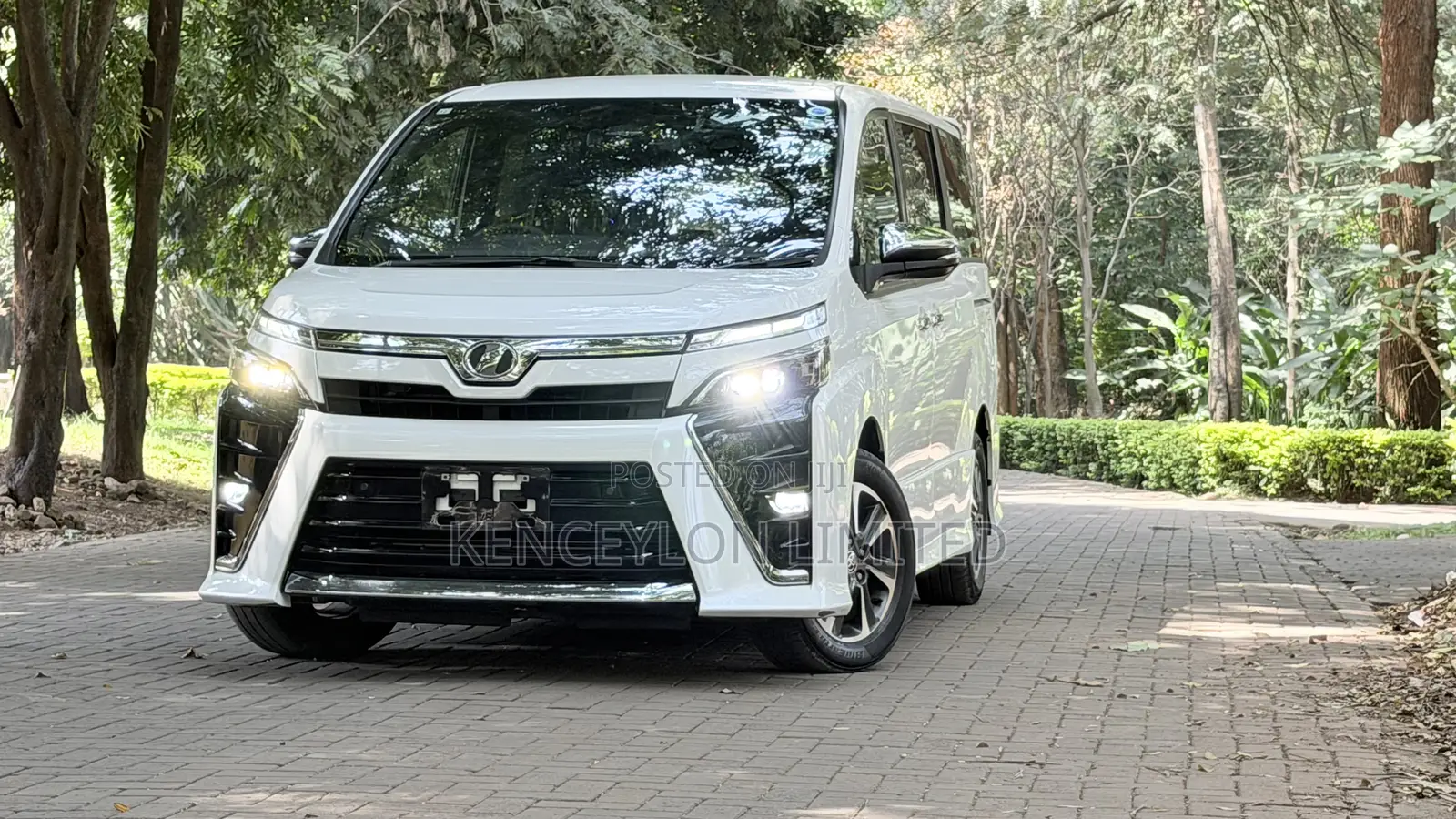 Toyota Voxy X 2WD 8-Seater 2019 White