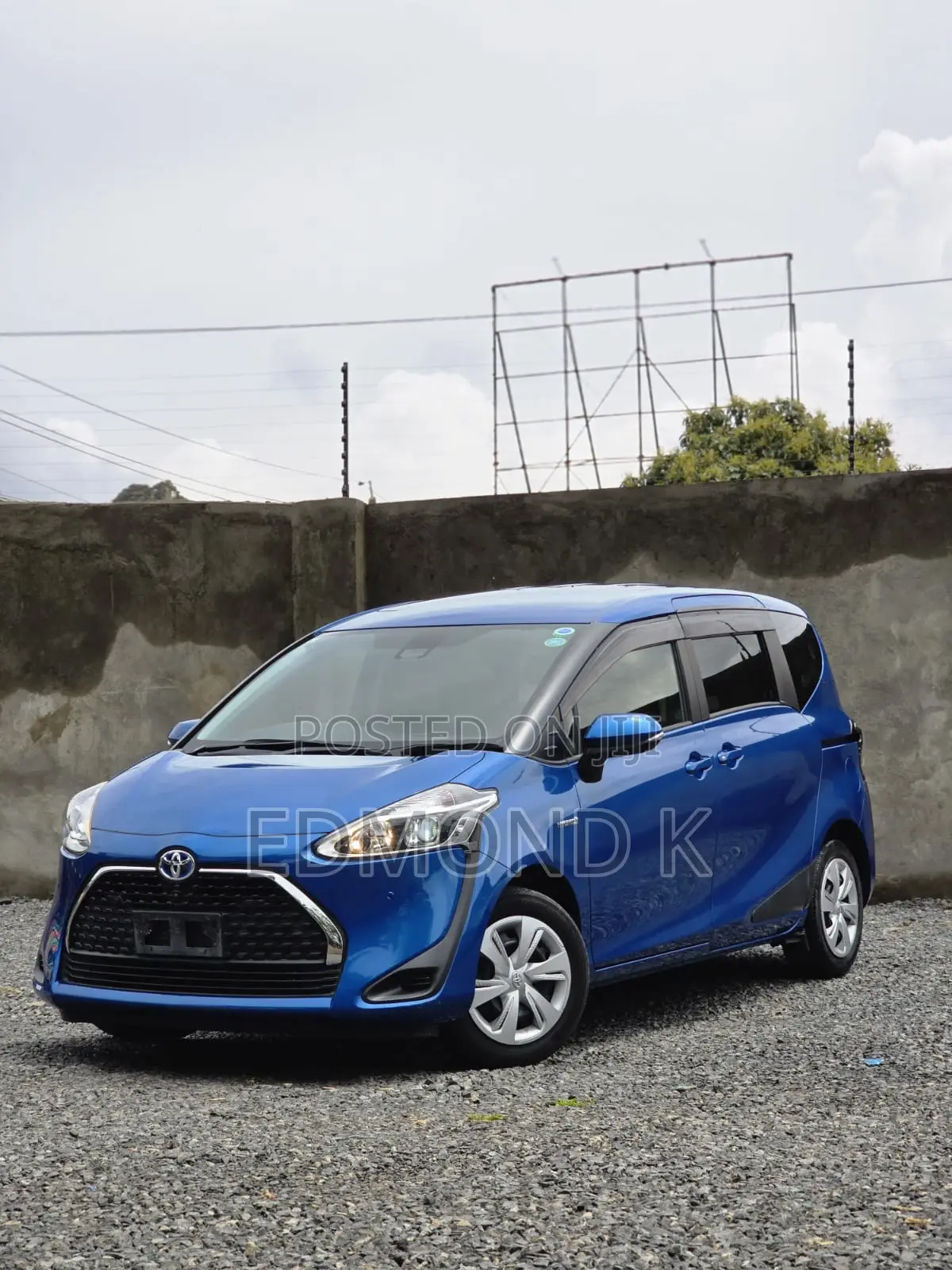 Toyota Sienta 1.5 Hybrid FWD (6-seater) 2019 Blue