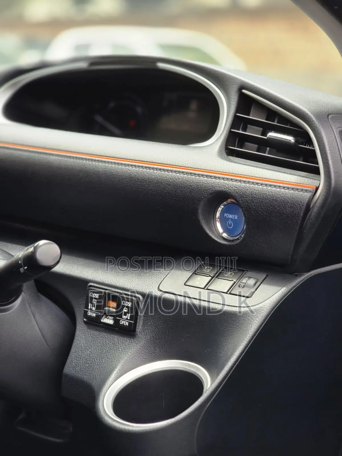 Toyota Sienta 1.5 Hybrid FWD (6-seater) 2019 Blue