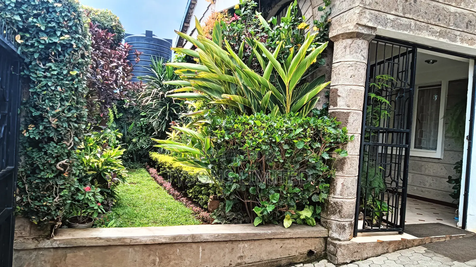 4bdrm Maisonette in Jambo Estate for sale