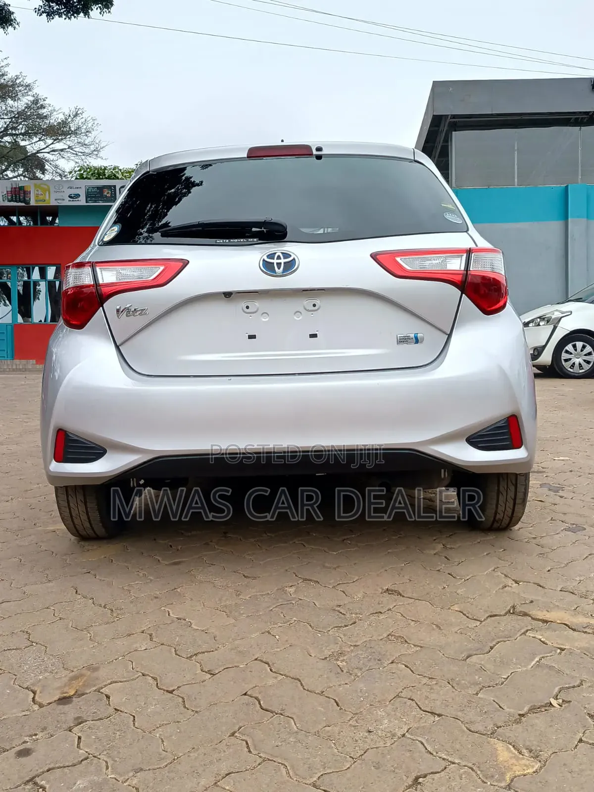 Toyota Vitz 2018 Silver