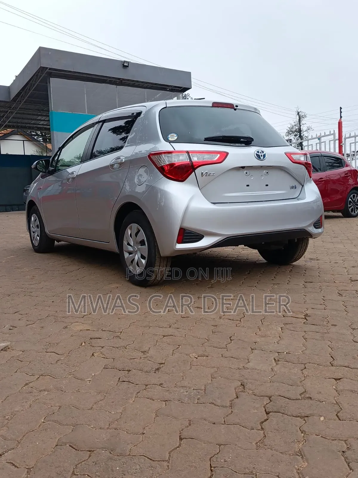 Toyota Vitz 2018 Silver