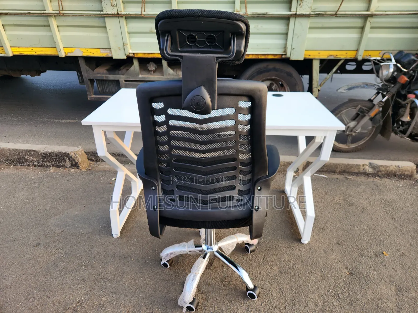 Modern Executive Mesh Office Chair With Adjustable Headrest Office