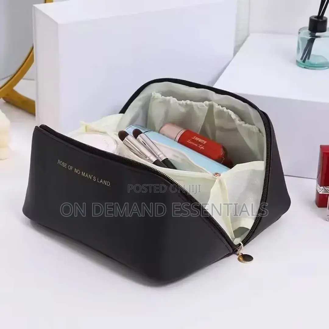 Large Capacity Cosmetic Bag Makeup Organizer
