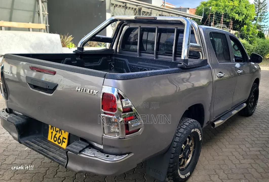 Toyota Hilux 2016 Gray