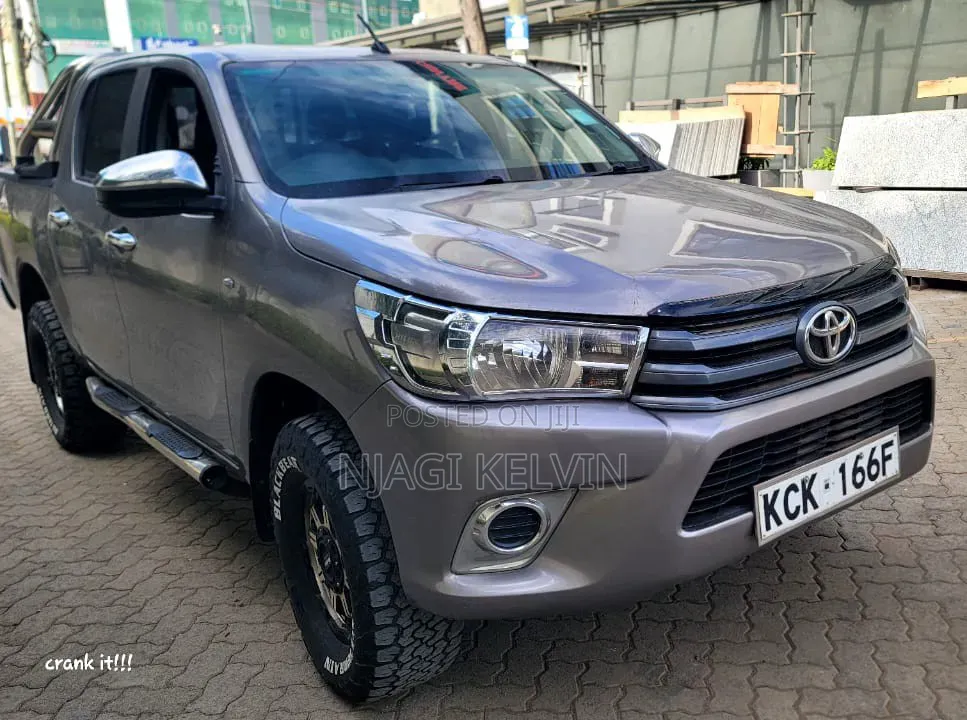 Toyota Hilux 2016 Gray