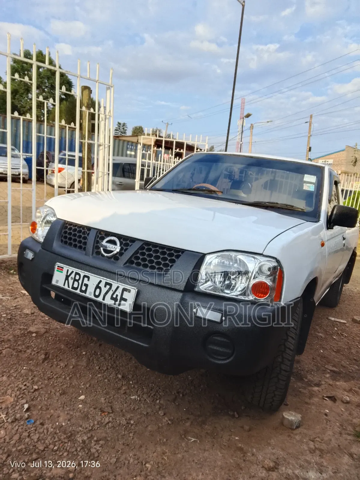 Nissan Hardbody 2400i 2005 White