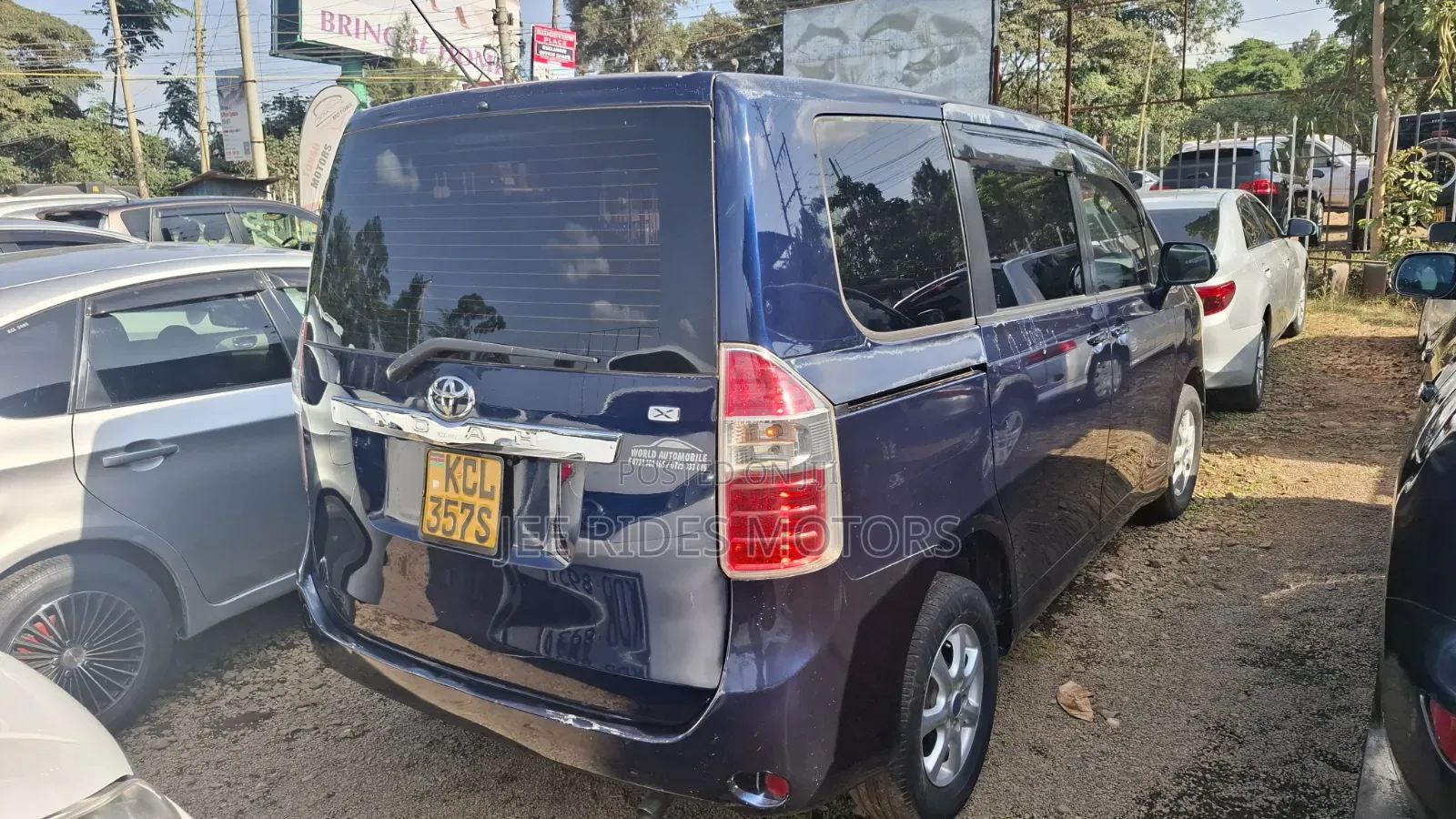 Toyota Noah 2009 Blue