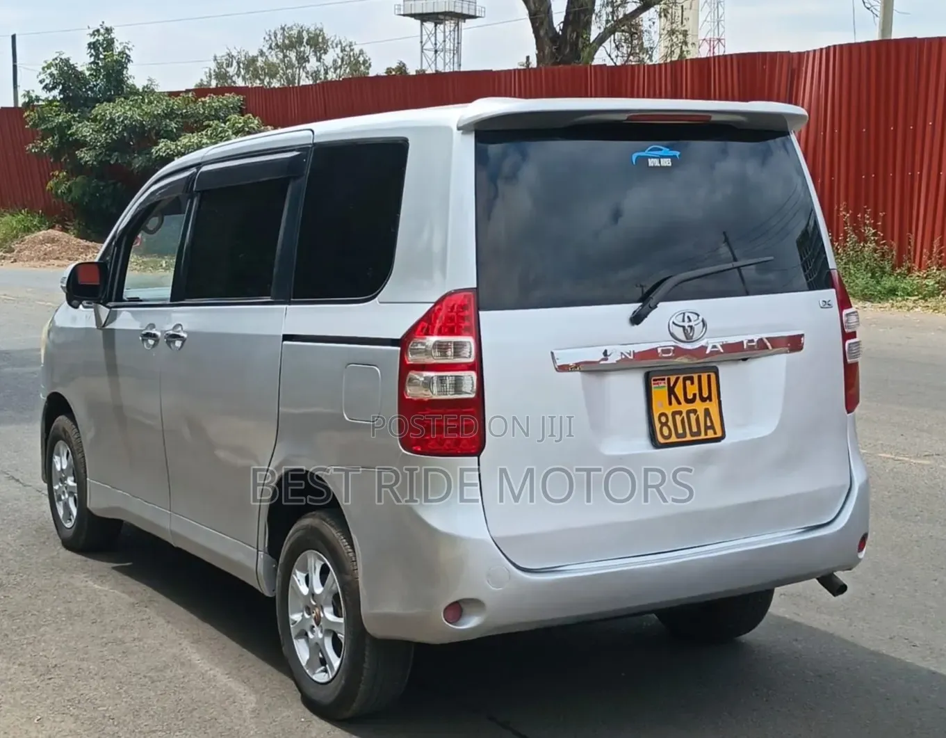 Toyota Noah 2.0 158hp FWD (8 Seater) 2012 Silver