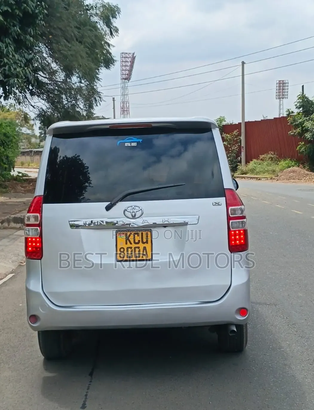 Toyota Noah 2.0 158hp FWD (8 Seater) 2012 Silver