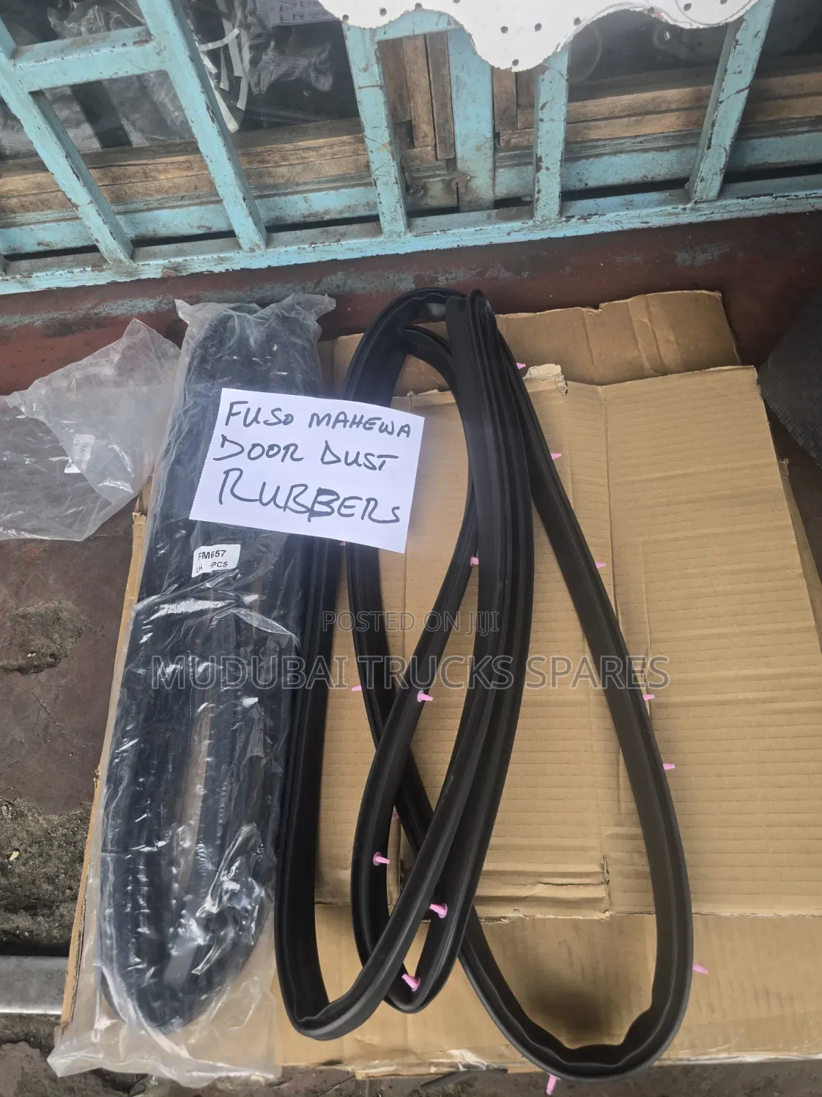 Mitsubishi Fuso Mahewa/Fighter Door Dust Rubbers