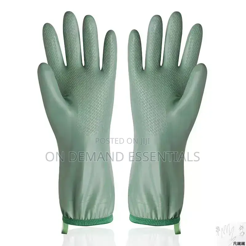 A Pair of Thickened Latex Gloves