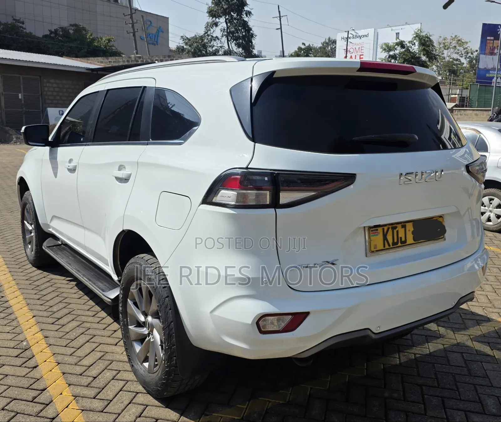 Isuzu MU-X 2022 White