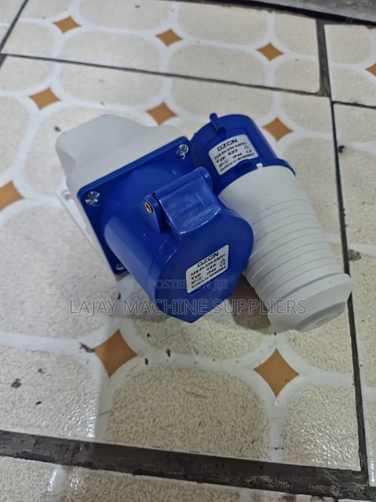 32 Amp, 3-Pin Industrial Socket