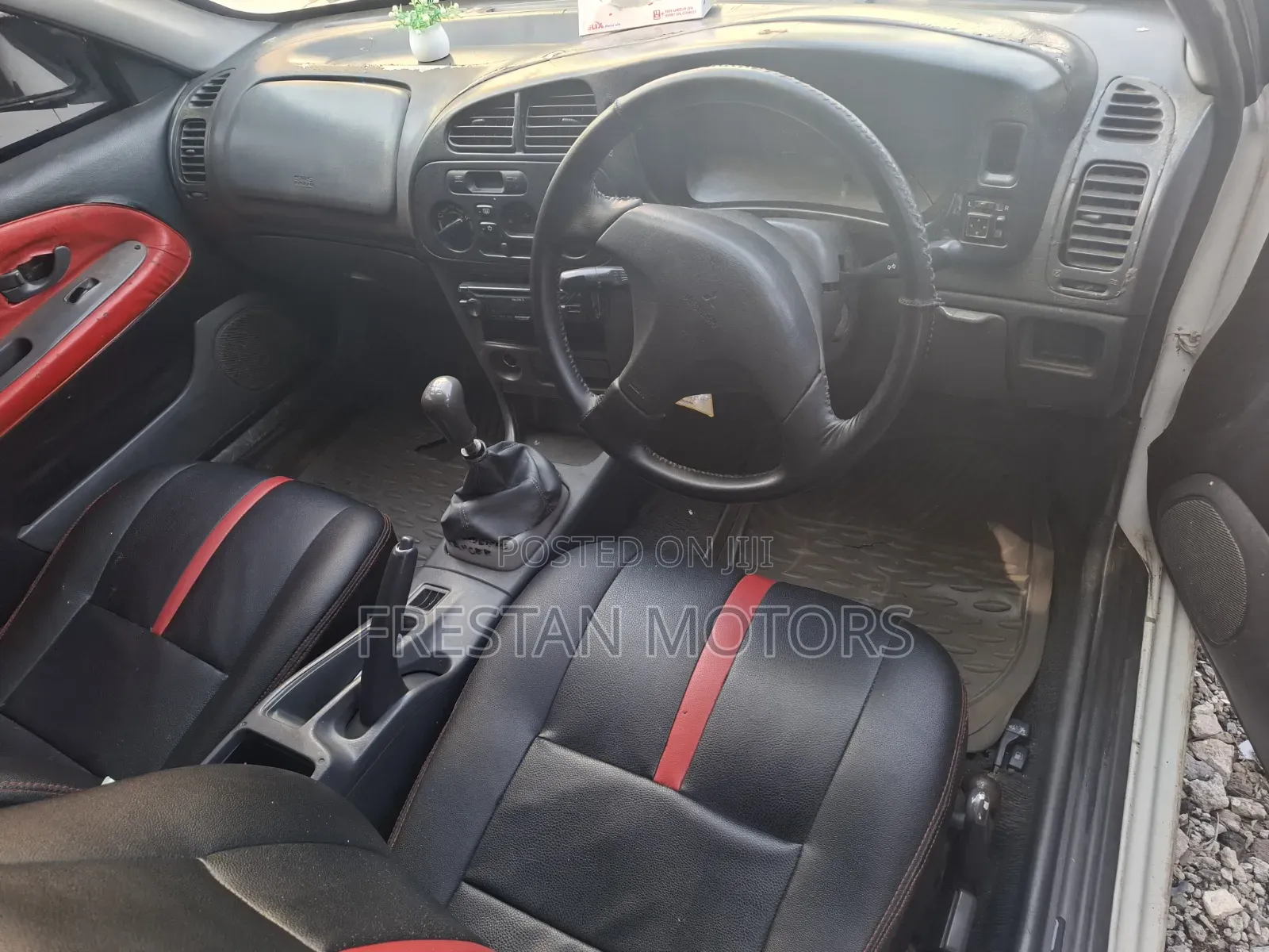 Mitsubishi Lancer 1997 White