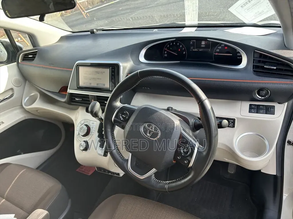 Toyota Sienta 2020 White