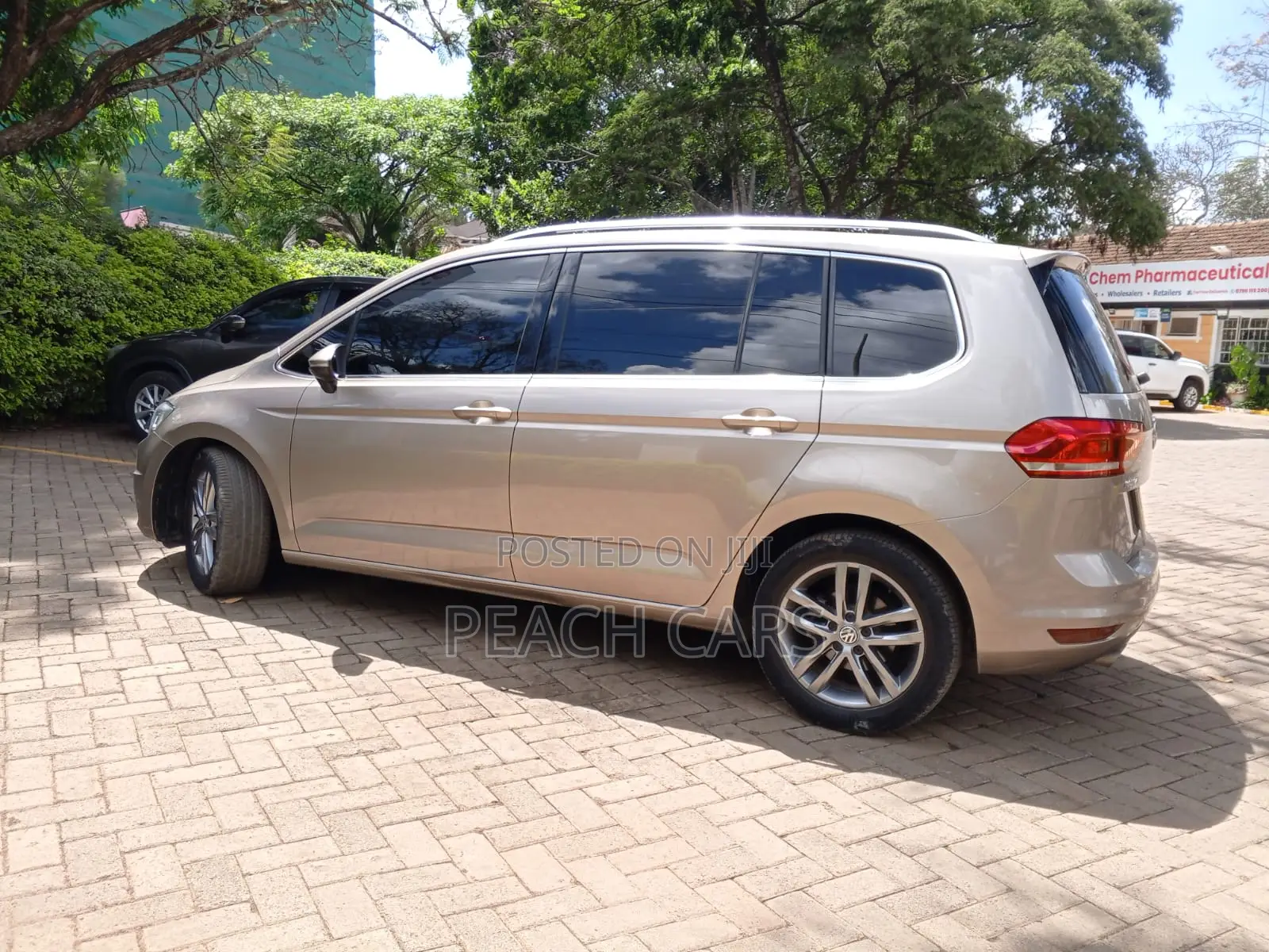 Volkswagen Touran 2018 Gold