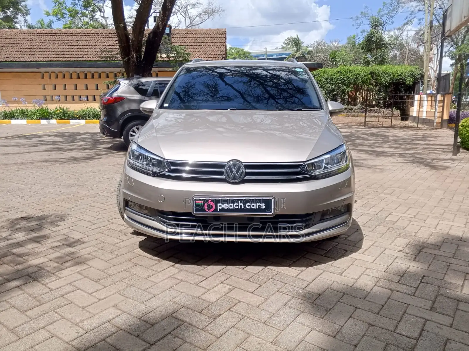 Volkswagen Touran 2018 Gold