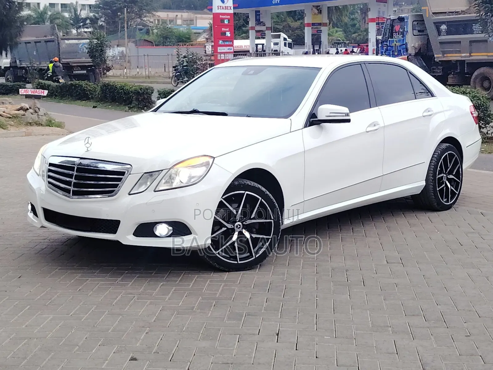 Mercedes-Benz E300 2009 White