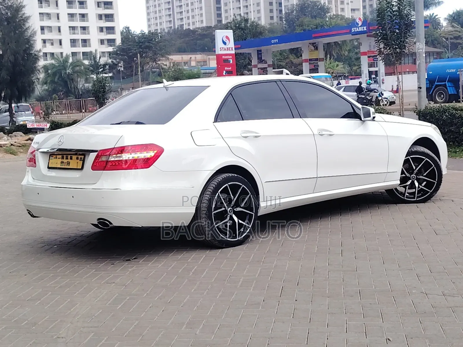 Mercedes-Benz E300 2009 White