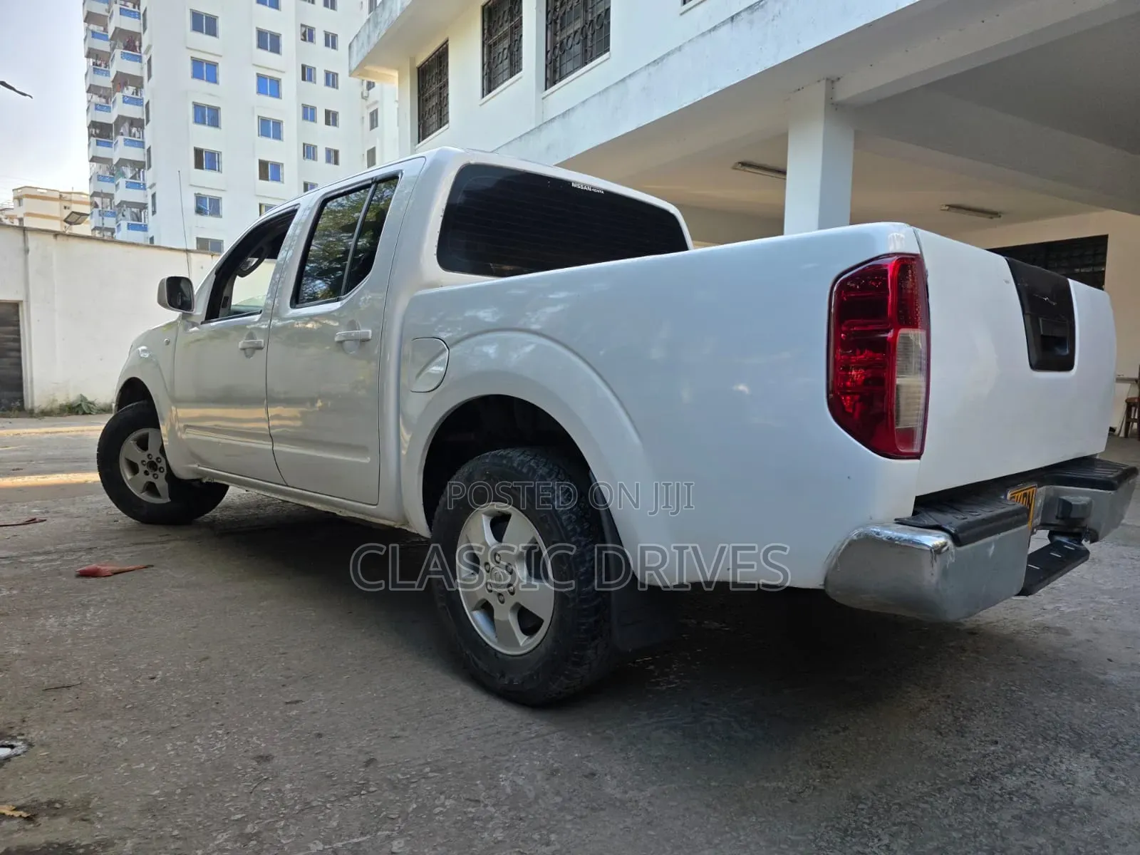Nissan Navara 2011 White