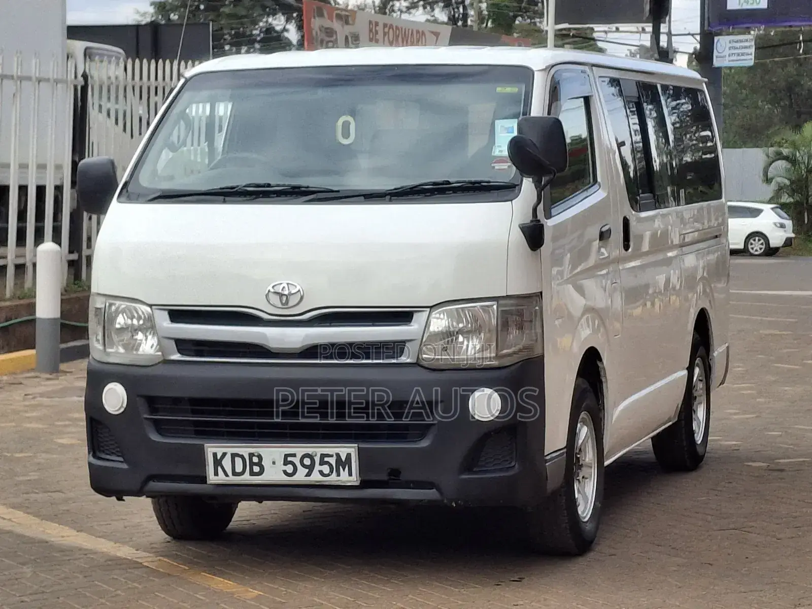 Toyota Grand HiAce 2002 White