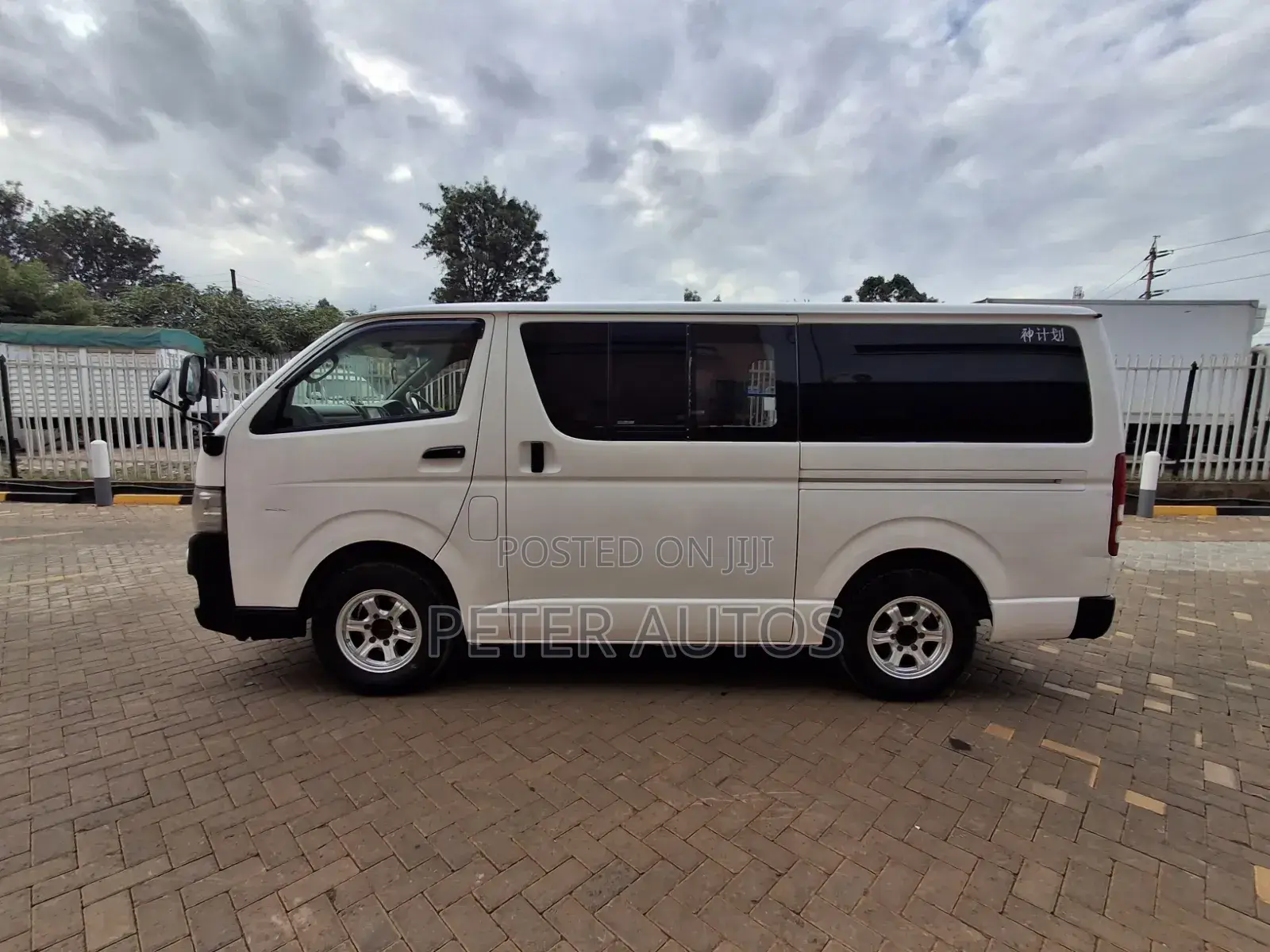 Toyota Grand HiAce 2002 White