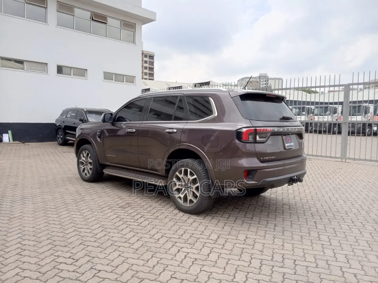 Ford Everest 2023 Brown