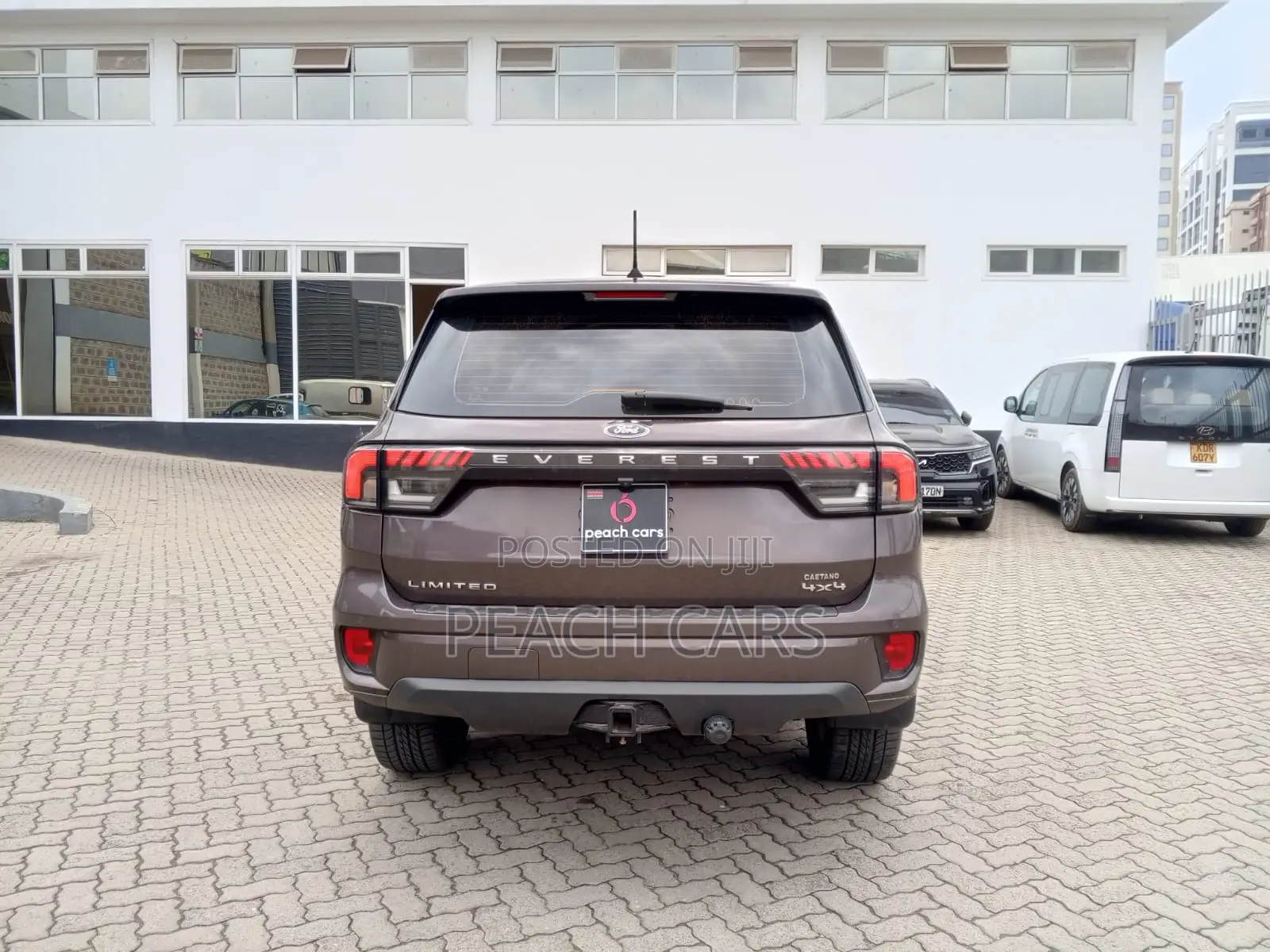 Ford Everest 2023 Brown