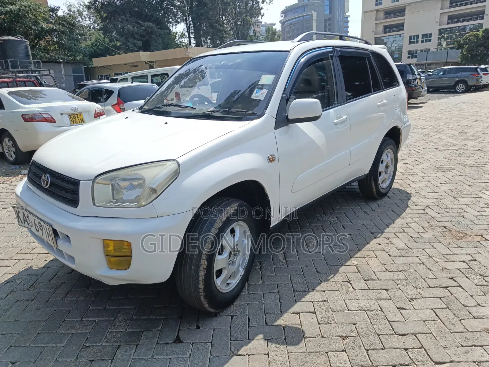 Toyota RAV4 2002 White