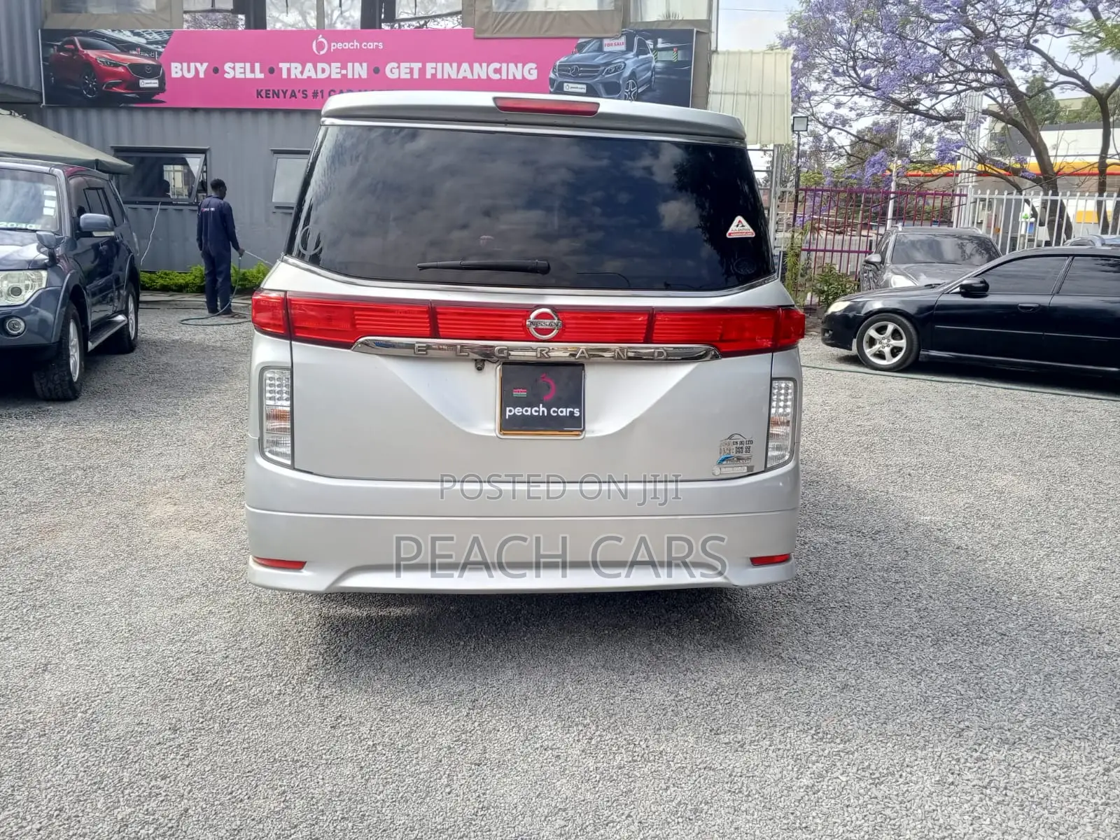 Nissan Elgrand 2011 Silver