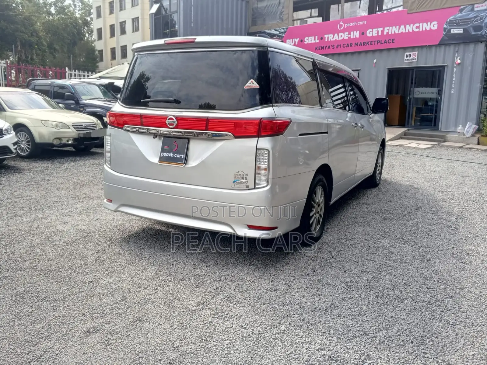 Nissan Elgrand 2011 Silver