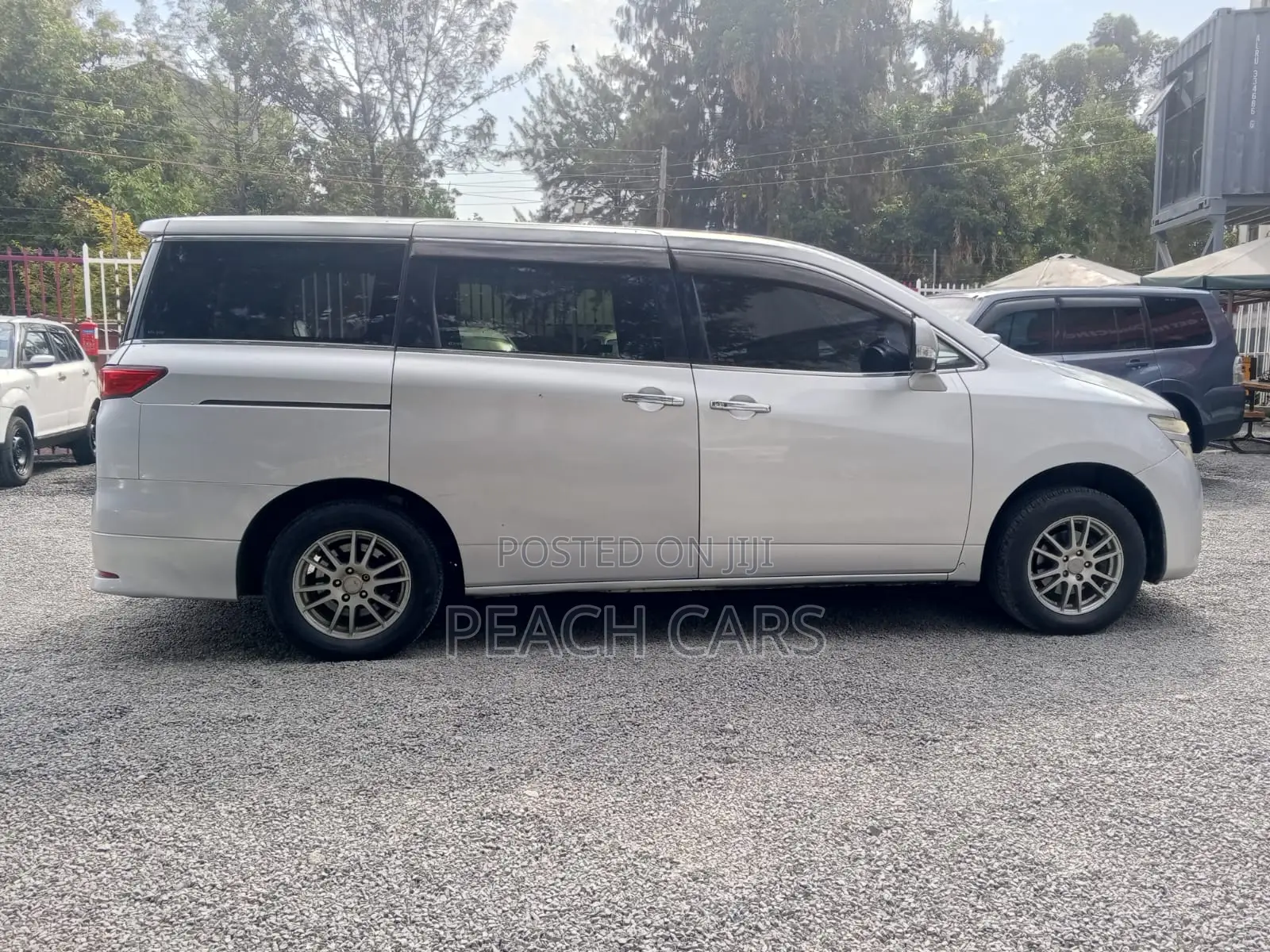 Nissan Elgrand 2011 Silver