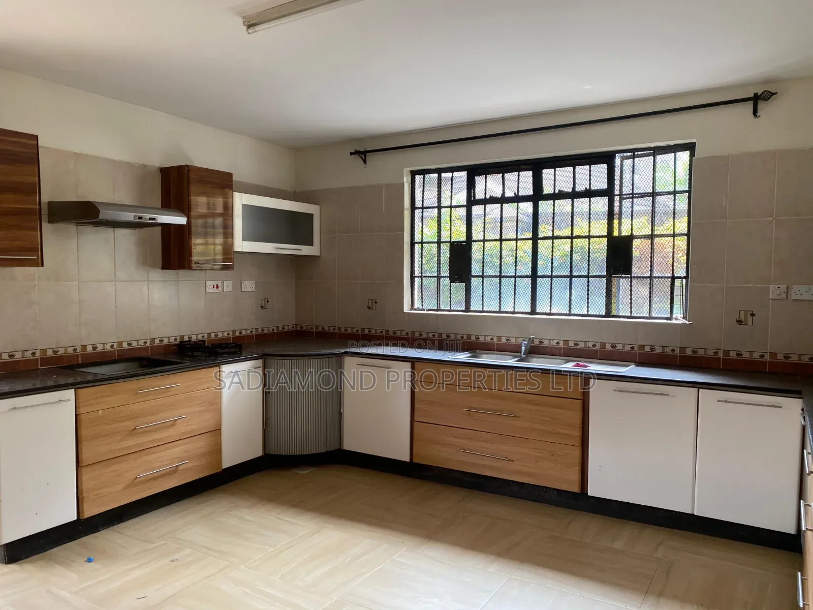 5bdrm Villa in Nyari for rent