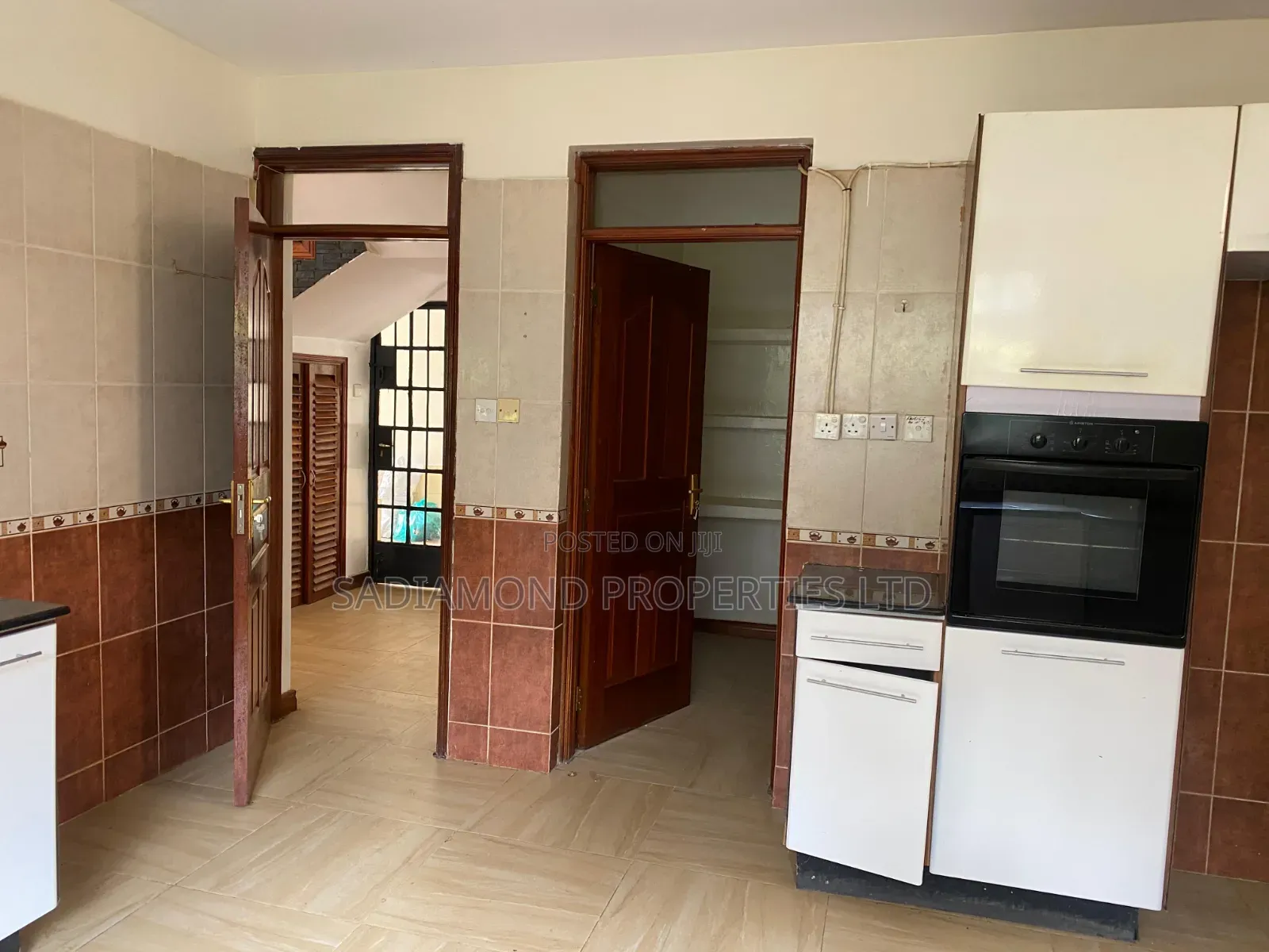 5bdrm Villa in Nyari for rent