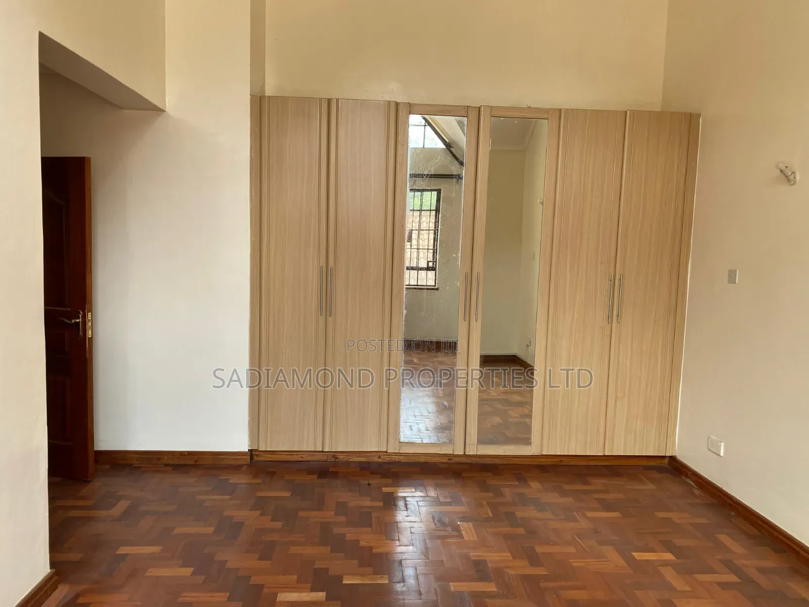5bdrm Villa in Nyari for rent